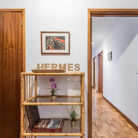 Апартаменты Guestready - Eclectic Haven In The Heart Of