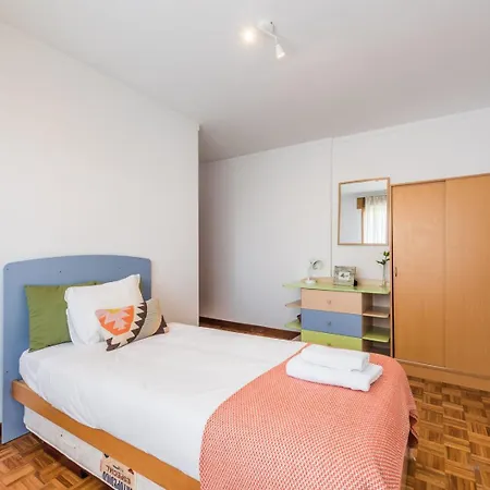 Guestready - Eclectic Haven In The Heart Of Apartment Porto